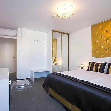 B Gold Luxury